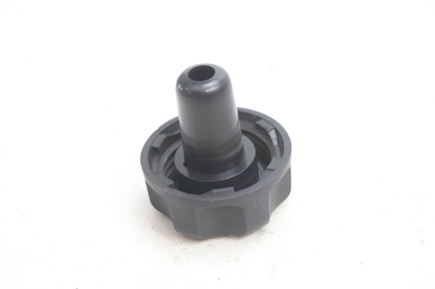 photo de BOUCHON RESERVOIR ESSENCE MBK BOOSTER ROCKET 50 (2004 - 2016) - Autre angle de vue