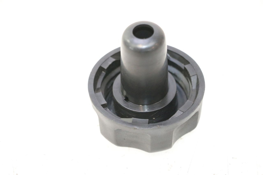 photo de BOUCHON RESERVOIR ESSENCE MBK BOOSTER SPIRIT 50 (2004 - 2017) - Détail de la pièce
