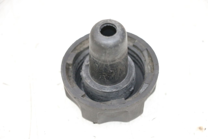 photo de BOUCHON RESERVOIR ESSENCE MBK BOOSTER SPIRIT NAKED 50 (2004 - 2017) - Détail de la pièce