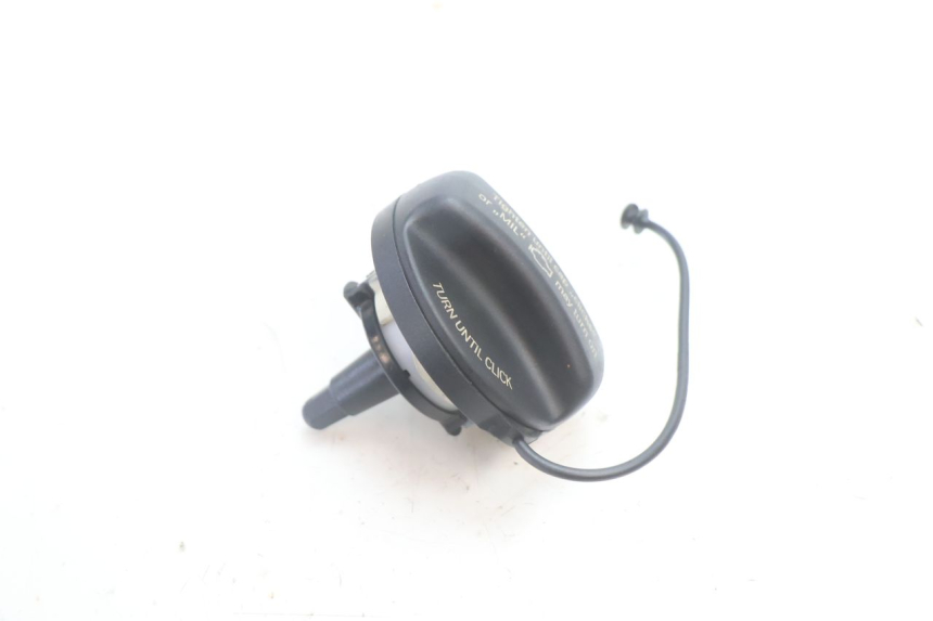 photo de BOUCHON RESERVOIR ESSENCE BMW C SPORT 650 (2015 - 2021) - Zoom état d’usage