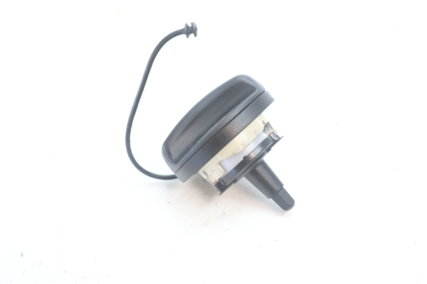 photo de BOUCHON RESERVOIR ESSENCE BMW C SPORT 650 (2015 - 2021) - Autre angle de vue