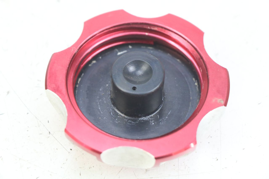 photo de BOUCHON RESERVOIR ESSENCE HONDA CRF CR-F 450 (2009 - 2012)