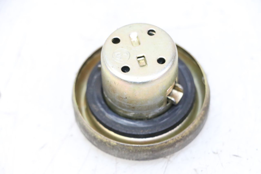 photo de BOUCHON RESERVOIR ESSENCE SYM CROX 4T 50 (2016 - 2023)