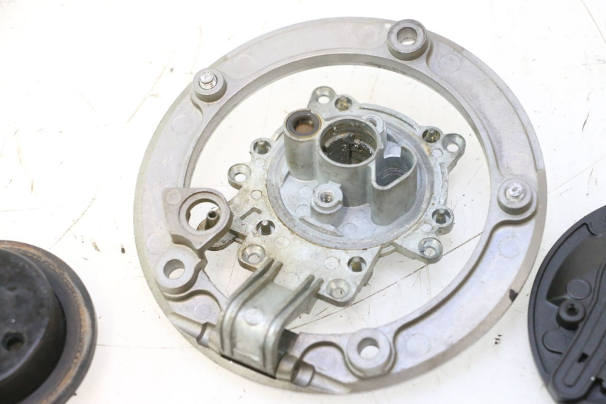photo de BOUCHON RESERVOIR ESSENCE KAWASAKI ER-6 ER6 N 650 (2005 - 2009) - Points de fixation