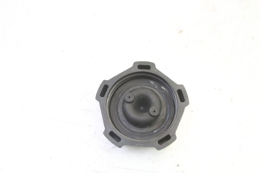 photo de BOUCHON RESERVOIR ESSENCE APRILIA ETX 125 (1998 - 2002)