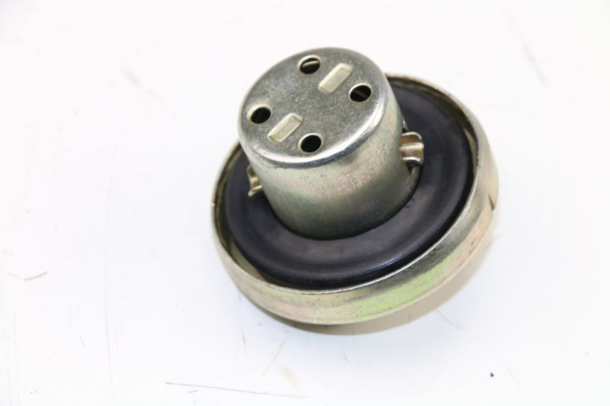 photo de BOUCHON RESERVOIR ESSENCE FALCONBIKE F-125 125 (2007 - 2012)