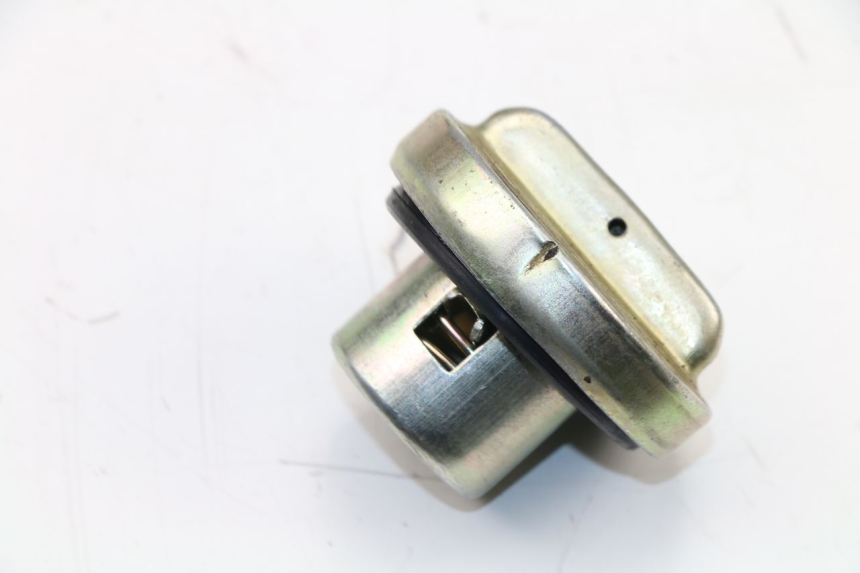 photo de BOUCHON RESERVOIR ESSENCE FALCONBIKE F-125 125 (2007 - 2012)
