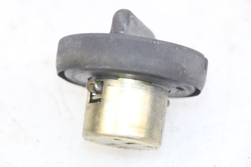 photo de BOUCHON RESERVOIR ESSENCE HONDA FES PANTHEON 2T 125 (1998 - 2002)