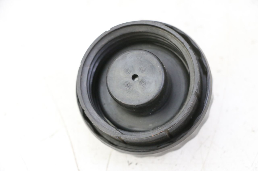 photo de BOUCHON RESERVOIR ESSENCE HONDA FES S-WING SWING ABS 125 (2007 - 2015)