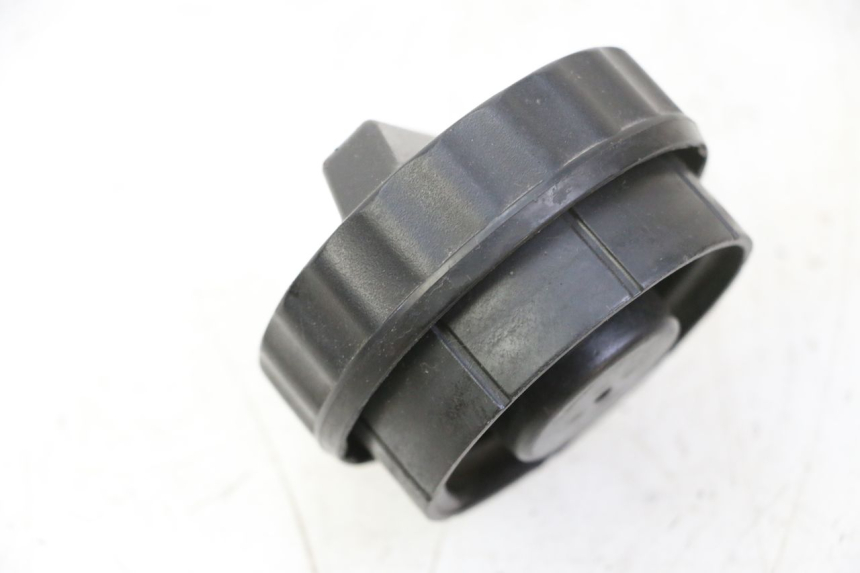 photo de BOUCHON RESERVOIR ESSENCE HONDA FES S-WING SWING ABS 125 (2007 - 2015)