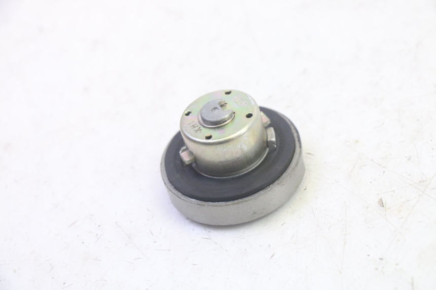 photo de BOUCHON RESERVOIR ESSENCE SYM FIDDLE 3 III 125 (2014 - 2020) - Gros plan technique