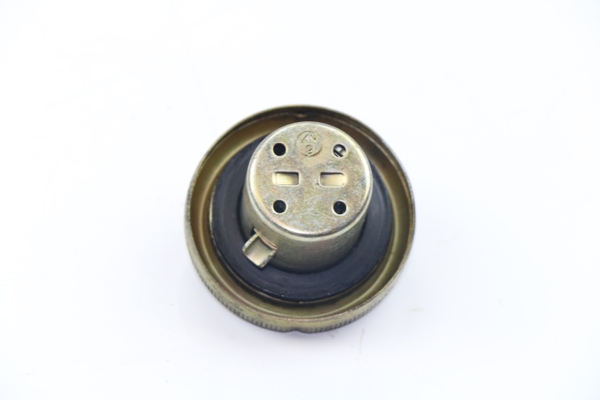 photo de BOUCHON RESERVOIR ESSENCE SYM FIDDLE 125 (2008 - 2010)