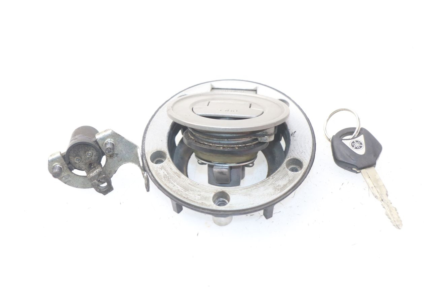 photo de BOUCHON RESERVOIR ESSENCE YAMAHA FJR ABS 1300 (2006 - 2012) - Zoom état d’usage
