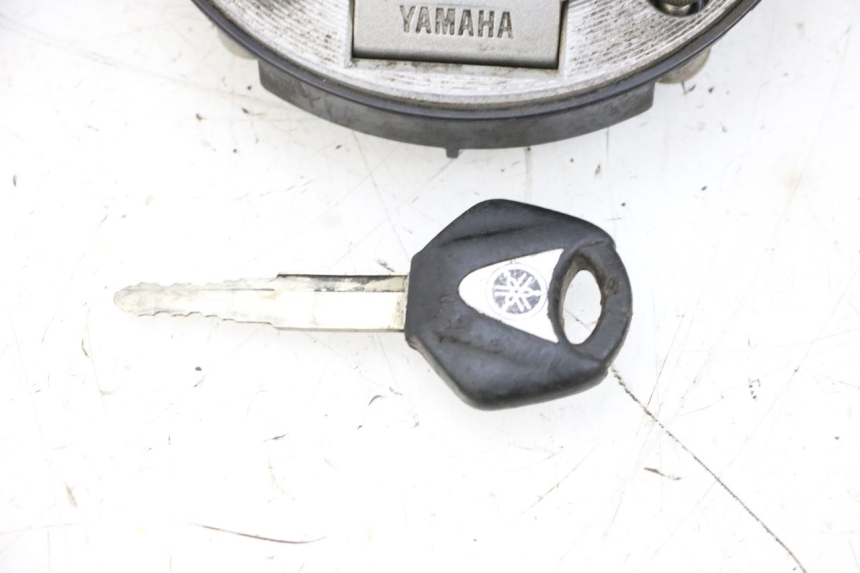 photo de BOUCHON RESERVOIR ESSENCE YAMAHA FJR ABS 1300 (2006 - 2012) - État de surface