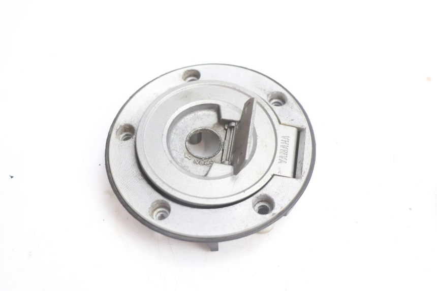photo de BOUCHON RESERVOIR ESSENCE YAMAHA FJR 1300 (2001 - 2005) - Autre angle de vue