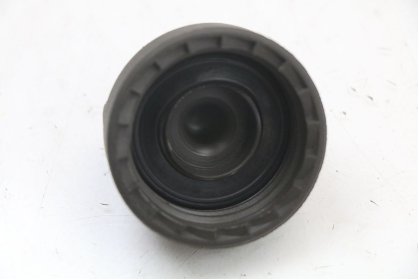 photo de BOUCHON RESERVOIR ESSENCE GILERA DNA 50 (2000 - 2007)