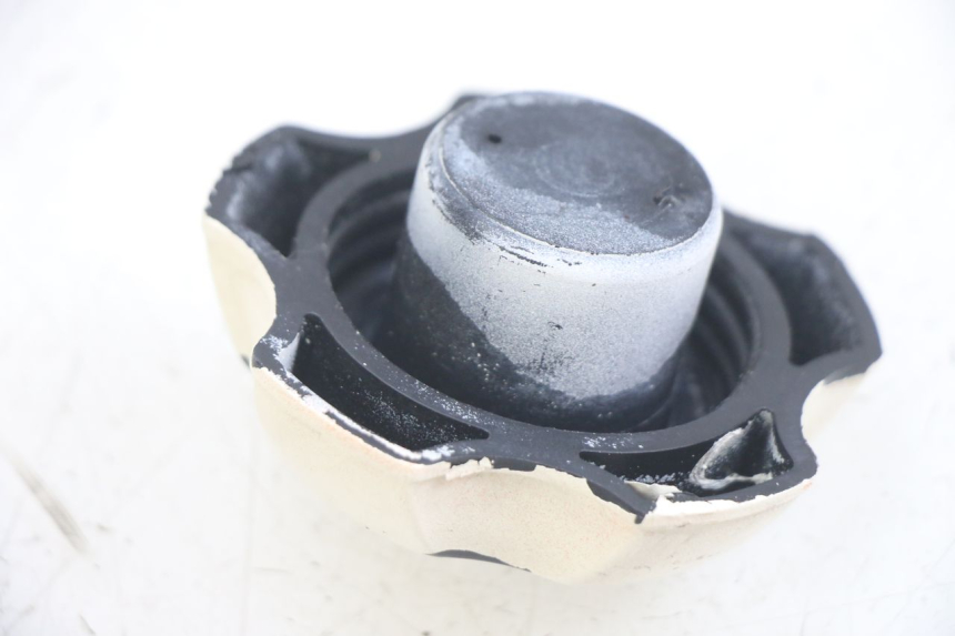 photo de BOUCHON RESERVOIR ESSENCE GILERA RK 50 (1996 - 1999)
