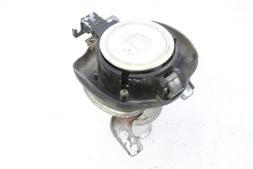 photo de BOUCHON RESERVOIR ESSENCE KYMCO GRAND DINK 125 (2002 - 2007)