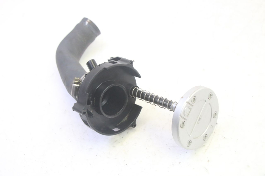 photo de BOUCHON RESERVOIR ESSENCE SYM GTS EVO 125 (2009 - 2013) - Détail de la pièce