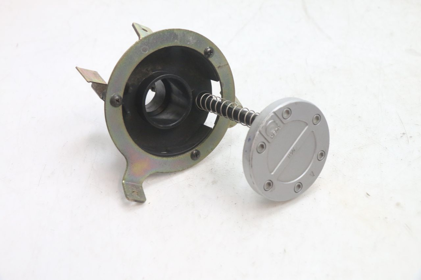 photo de BOUCHON RESERVOIR ESSENCE SYM GTS EVO 125 (2009 - 2013) - Détail de la pièce