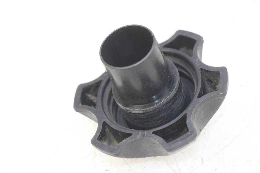 photo de BOUCHON RESERVOIR ESSENCE HONDA CR 125 (1995 - 1997)