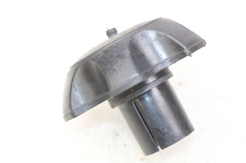 photo de BOUCHON RESERVOIR ESSENCE HONDA CR 125 (1995 - 1997)