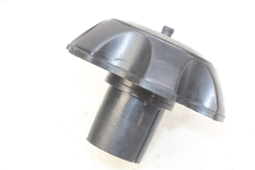 photo de BOUCHON RESERVOIR ESSENCE HONDA CR 80 (2001 - 2003)