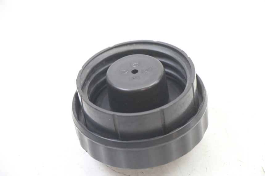 photo de BOUCHON RESERVOIR ESSENCE HONDA FES S-WING SWING ABS 125 (2007 - 2015)