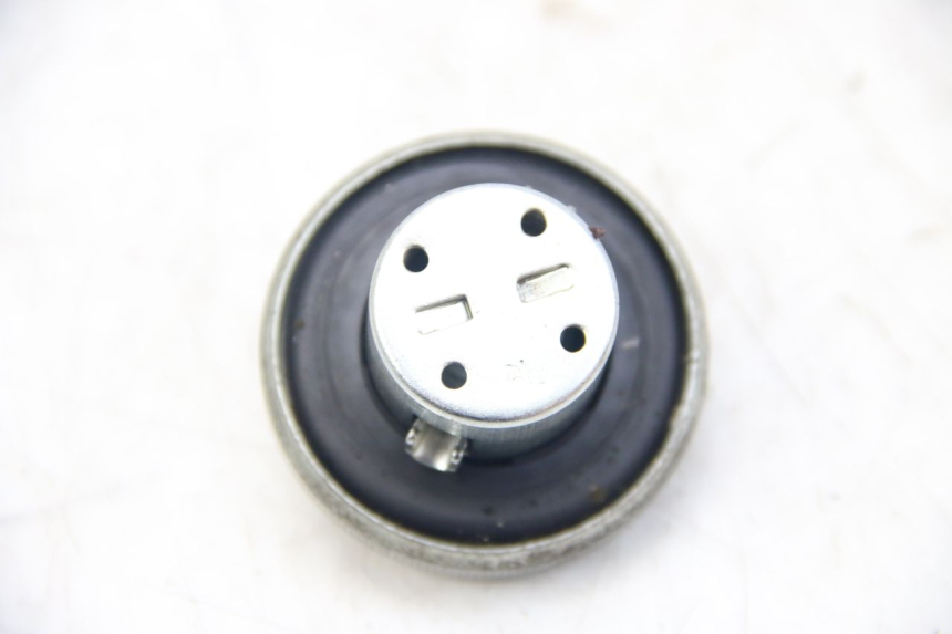 photo de BOUCHON RESERVOIR ESSENCE HONDA VISION NSC R 50 (2013 - 2015)