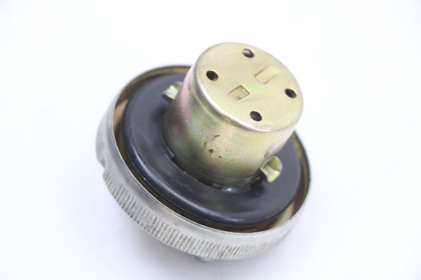 photo de BOUCHON RESERVOIR ESSENCE HONDA WALLAROO DX 50 (1993 - 1996)