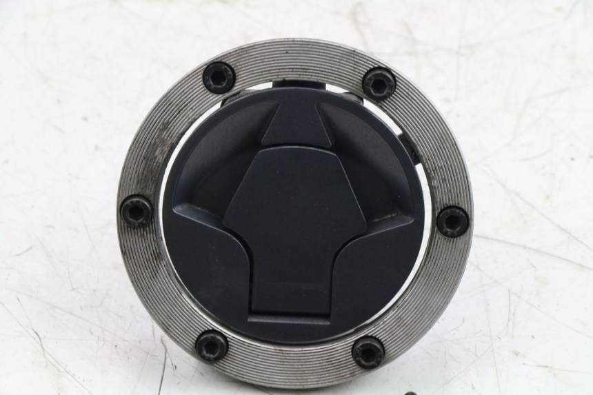 photo de BOUCHON RESERVOIR ESSENCE KAWASAKI NINJA 300 (2012 - 2017)