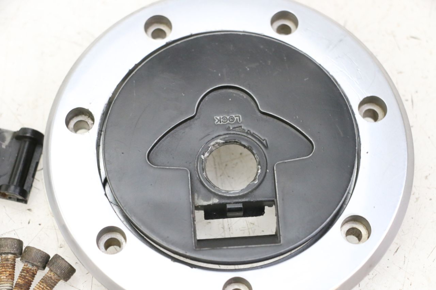 photo de BOUCHON RESERVOIR ESSENCE KAWASAKI ZR7 ZR-7 S 750 (1999 - 2004)