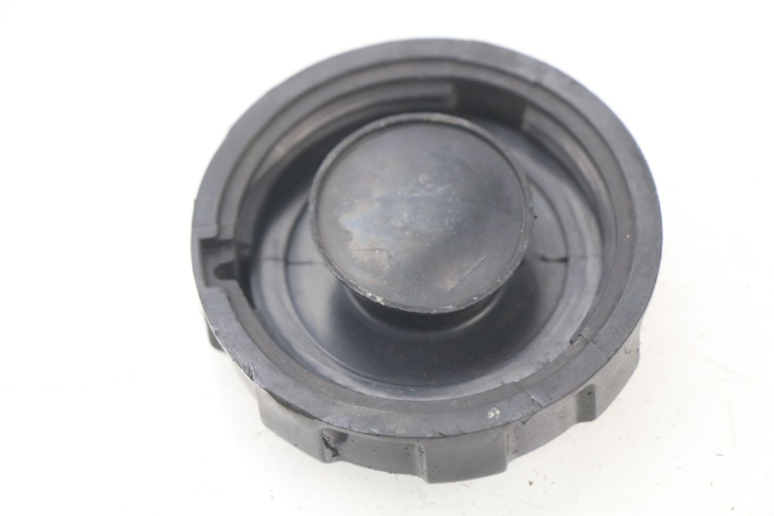 photo de BOUCHON RESERVOIR ESSENCE PEUGEOT KISBEE 2T 50 (2010 - 2017)
