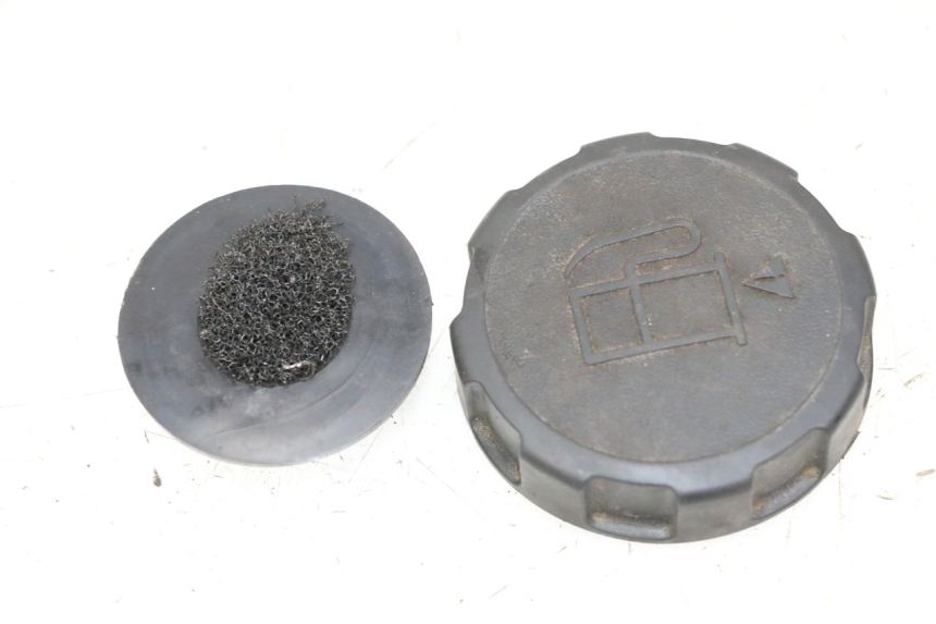 photo de BOUCHON RESERVOIR ESSENCE PEUGEOT KISBEE 2T 50 (2010 - 2017)
