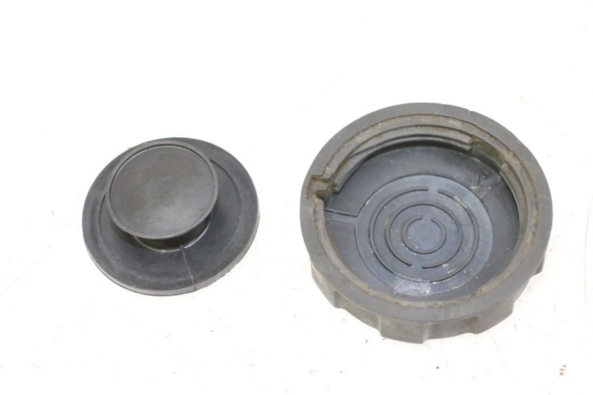 photo de BOUCHON RESERVOIR ESSENCE PEUGEOT KISBEE 2T 50 (2010 - 2017)