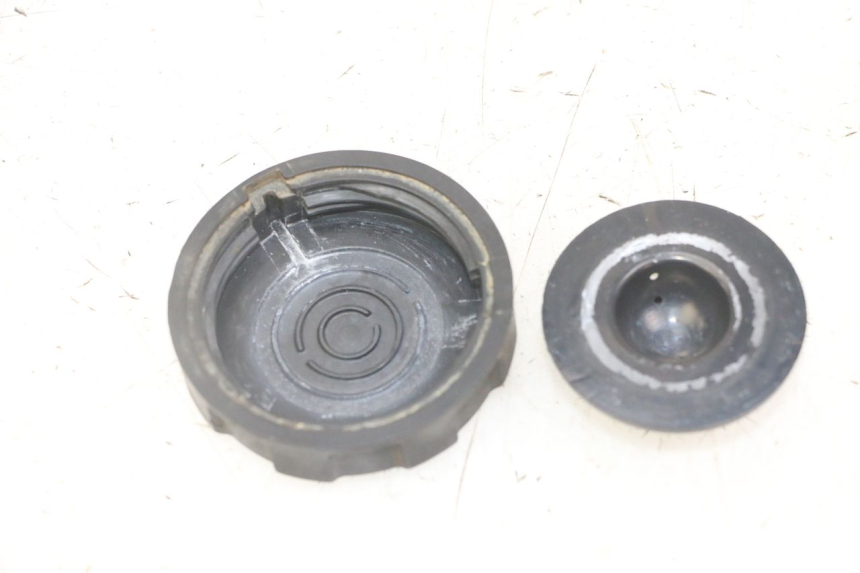 photo de BOUCHON RESERVOIR ESSENCE PEUGEOT KISBEE 4T 50 (2018 - 2022)