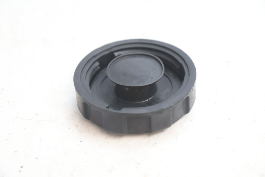 photo de BOUCHON RESERVOIR ESSENCE PEUGEOT KISBEE 4T 50 (2018 - 2022) - Autre angle de vue