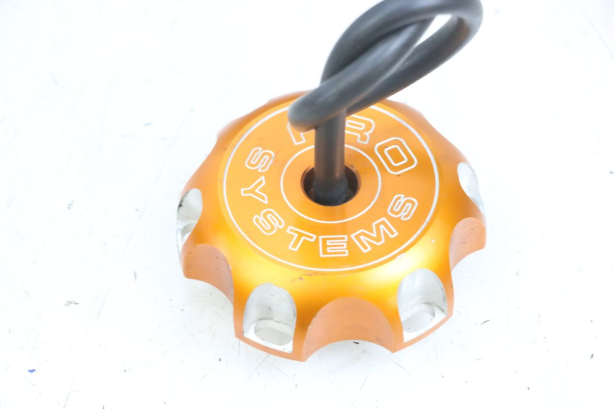 photo de BOUCHON RESERVOIR ESSENCE KAWASAKI KXF KX-F 250 (2017 - 2019) - Zoom état d’usage