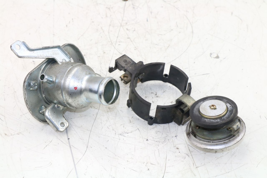 photo de BOUCHON RESERVOIR ESSENCE KYMCO GRAND DINK 125 (2008 - 2014)