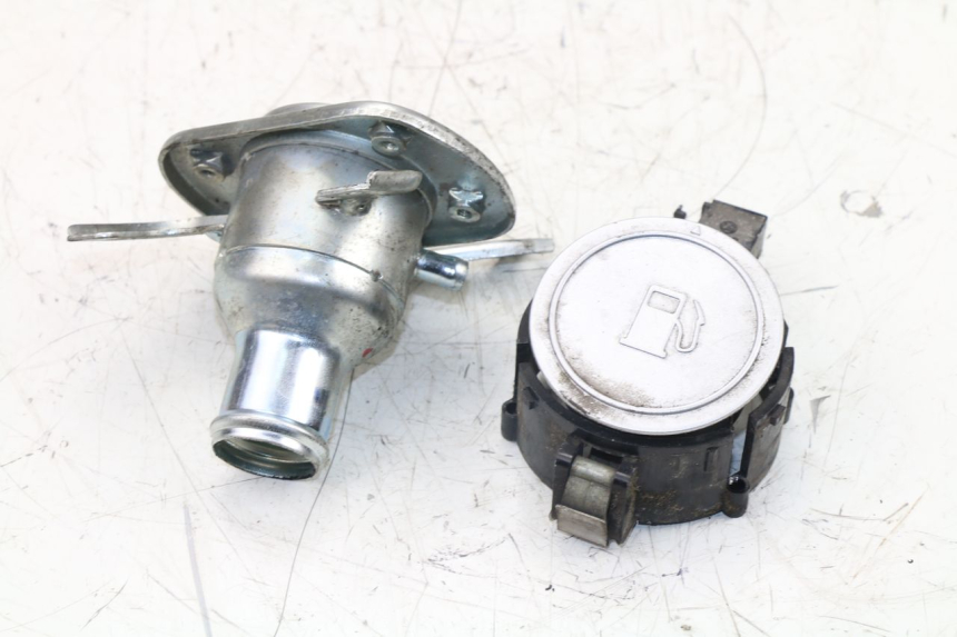 photo de BOUCHON RESERVOIR ESSENCE KYMCO GRAND DINK 125 (2008 - 2014)