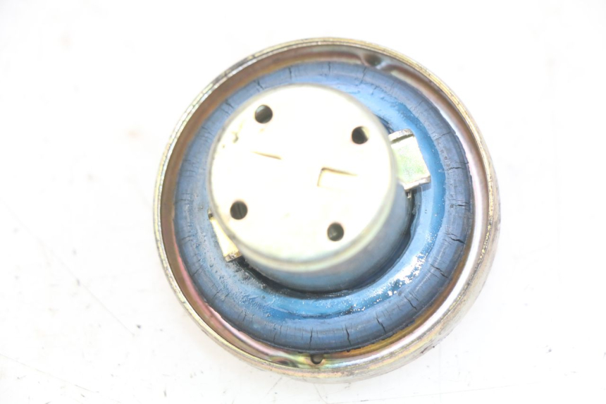 photo de BOUCHON RESERVOIR ESSENCE KYMCO VITALITY 2T 50 (2004 - 2010)