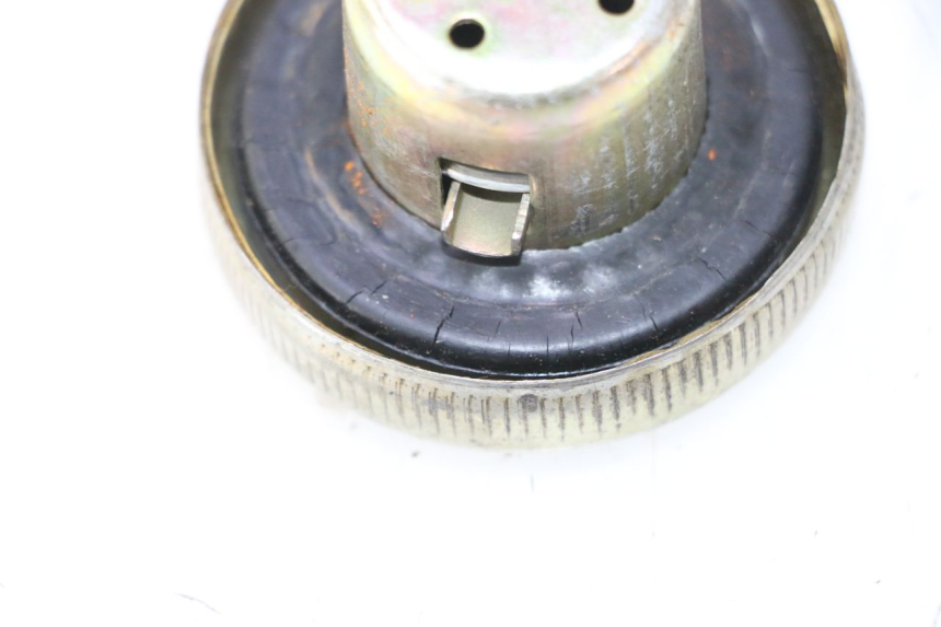 photo de BOUCHON RESERVOIR ESSENCE KYMCO LIKE 125 (2009 - 2016) - Zoom état d’usage