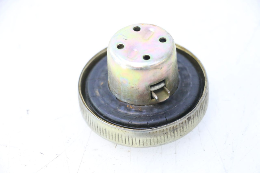 photo de BOUCHON RESERVOIR ESSENCE KYMCO LIKE 125 (2009 - 2016) - Autre angle de vue