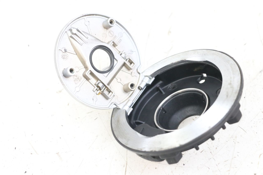 photo de BOUCHON RESERVOIR ESSENCE MOTO GUZZI NORGE 8V GT 1200 (2011 - 2016)