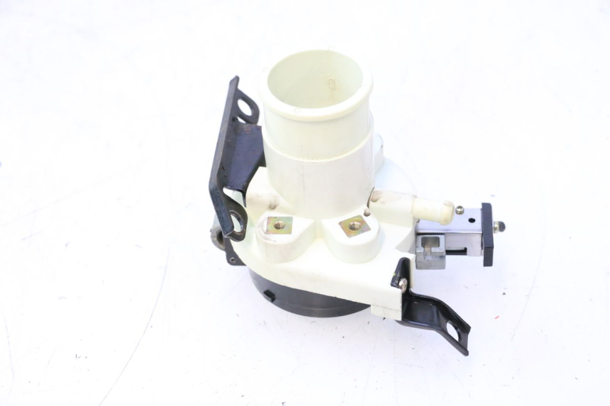 photo de BOUCHON RESERVOIR ESSENCE KYMCO MOVIE S 125 (2009 - 2018) - Gros plan technique