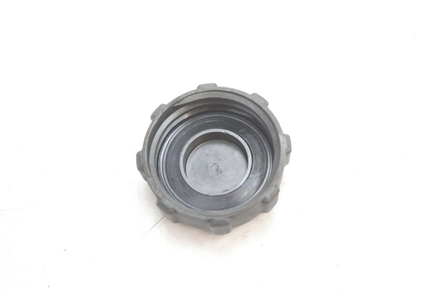 photo de BOUCHON RESERVOIR ESSENCE PIAGGIO MP3 LT 300 (2010 - 2016) - Zoom état d’usage