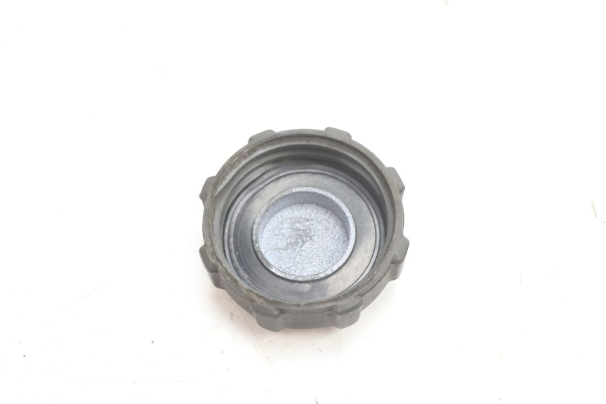 photo de BOUCHON RESERVOIR ESSENCE PIAGGIO MP3 LT 400 (2007 - 2012) - Zoom état d’usage