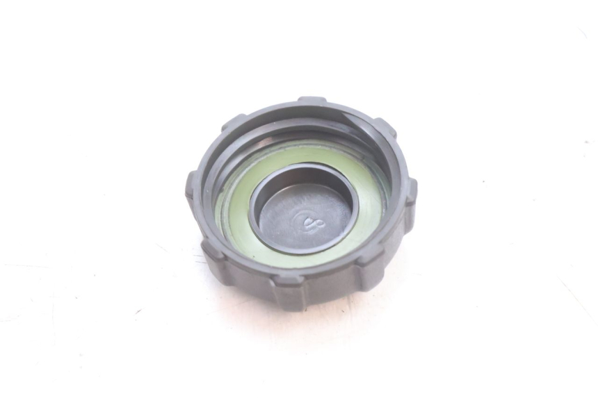 photo de BOUCHON RESERVOIR ESSENCE PIAGGIO MP3 500 (2016 - 2018) - Zoom état d’usage