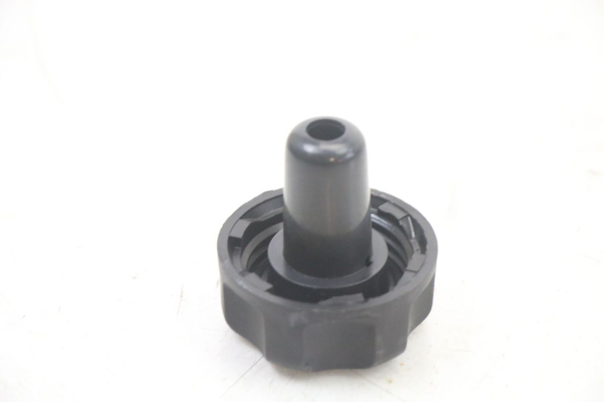 photo de BOUCHON RESERVOIR ESSENCE YAMAHA NEOS NEO'S 4T 50 (2008 - 2016) - Zoom état d’usage