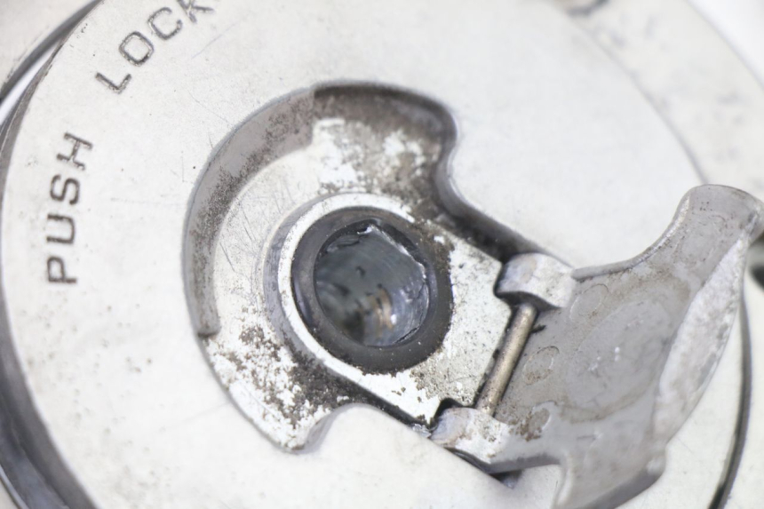 photo de BOUCHON RESERVOIR ESSENCE HONDA NTV DEAUVILLE ABS 700 (2007 - 2016)